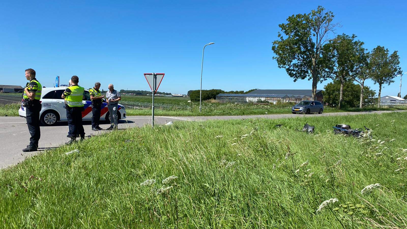 Motorrijder gewond bij botsing met auto in Andijk 