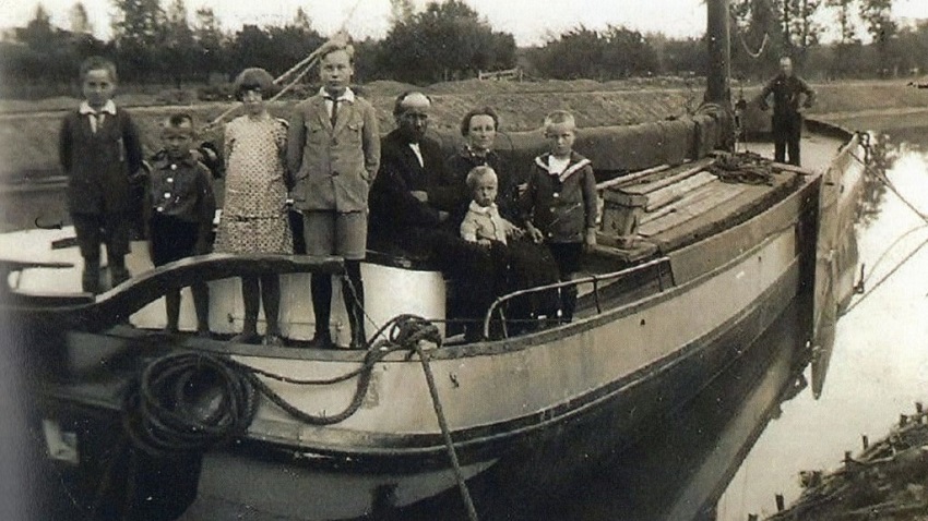 Skûtsje Dokkum voer naar Hoorn