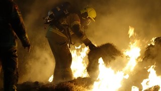 Hooistapel in brand Andijk 4