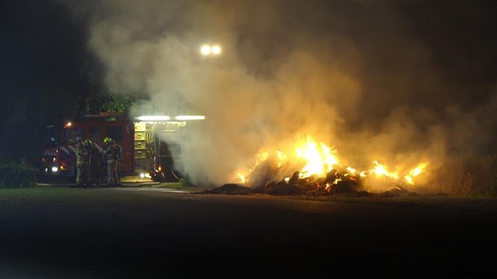 Hooistapel in brand Andijk 6