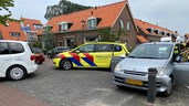 Auto rijdt tegen paaltje aan in Enkhuizen 1