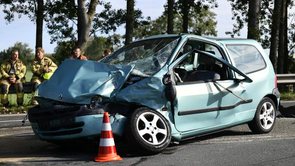 Auto's botsten in Wognum: afrit A7 dicht