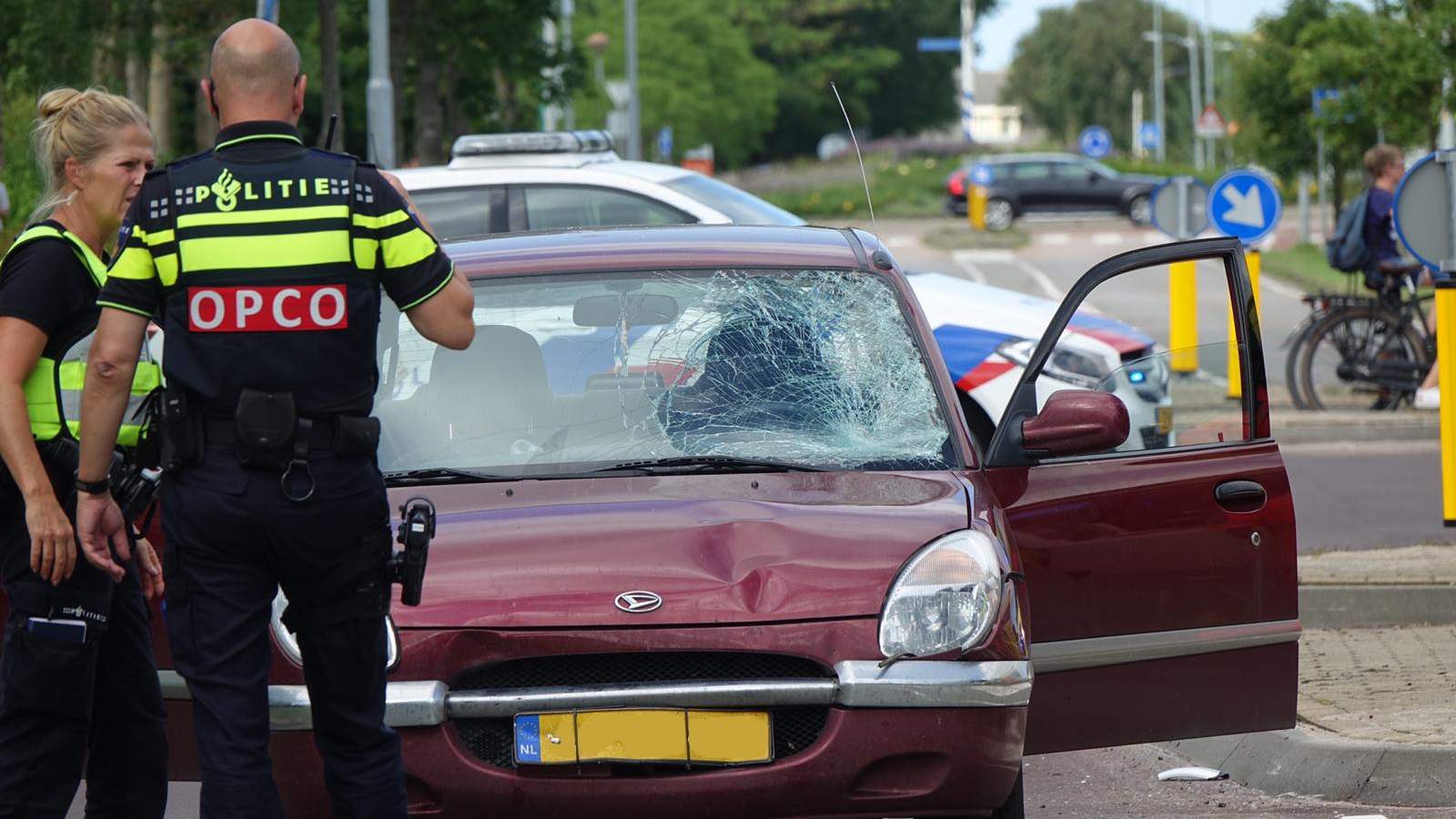 Fietser zwaargewond bij botsing met auto in Grootebroek