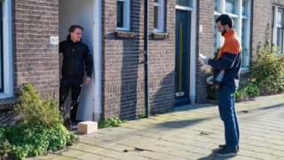 Postbode aan de deur