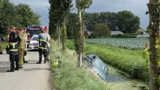 Auto te water in Hauwert 2