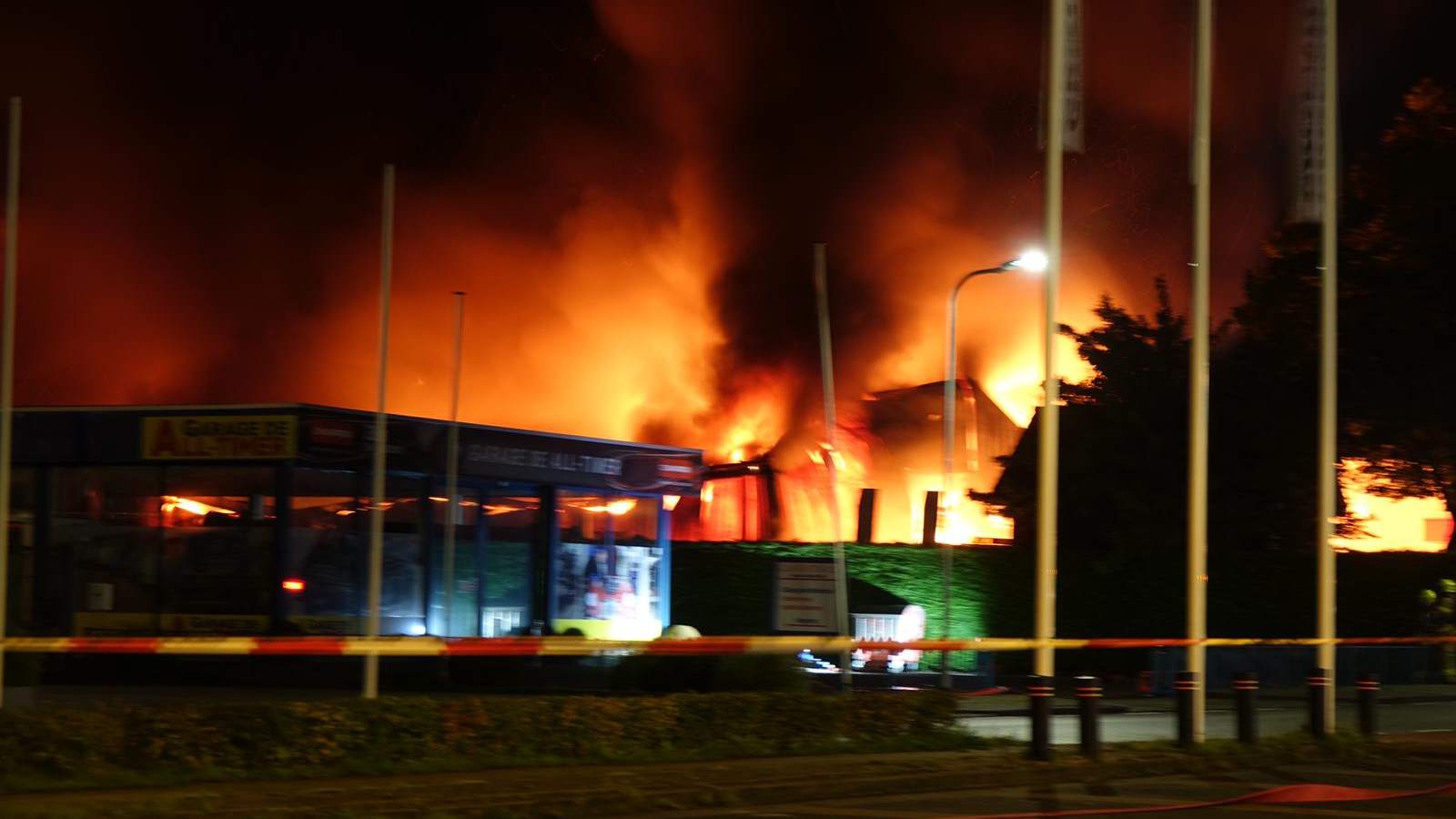 Grote brand verwoest bedrijfspand in Grootebroek 