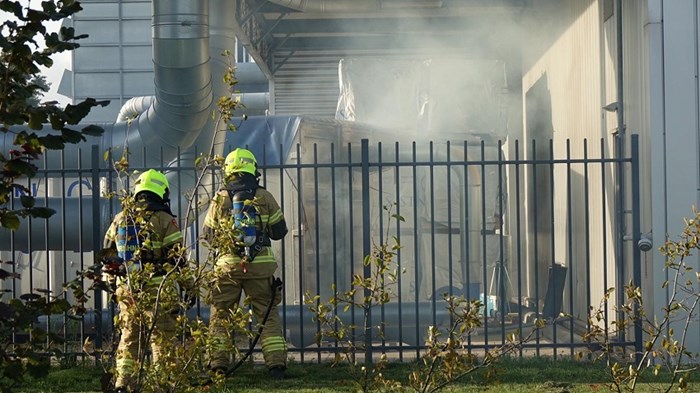 Container op fabrieksterrein Zwaagdijk in brand 2