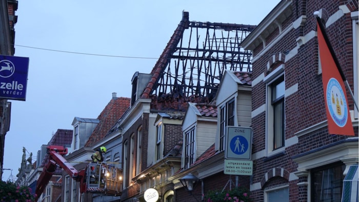 Daglichtfoto zeer grote brand in centrum van Enkhuizen