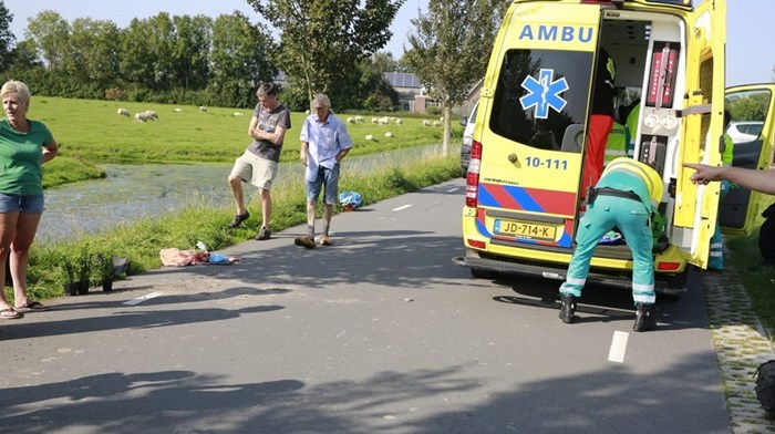 Fietser in levensgevaar in Hoogwoud na aanrijding 3