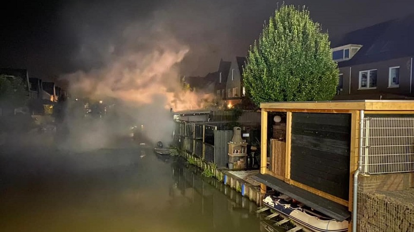 Brandweer al drie nachten in touw