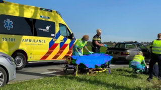 Fietser rijdt achterop auto bij Wijdenes