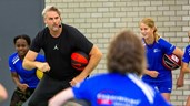 Brugklassers Copernicus aan de slag met topbasketballer Henk Pieterse