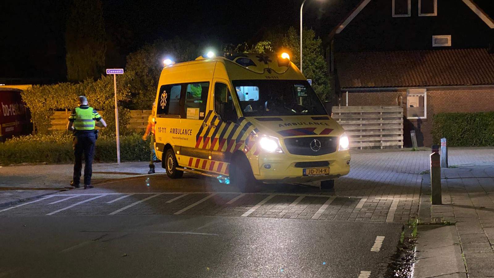 Fietsers botsen met auto in Grootebroek