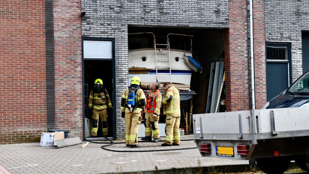 Brand in bedrijf industrieterrein Nibbixwoud