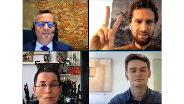 Commissaris van de Koning Arthur van Dijk neemt online de eed af bij duocommissie leden Hoek De Groot en Wagelaar