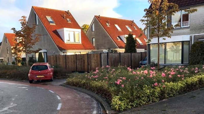 Auto uit de bocht bij Barnsteen2