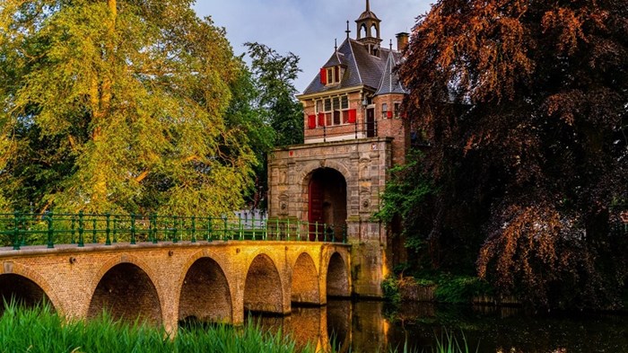 Oosterpoort in herfstsfeer