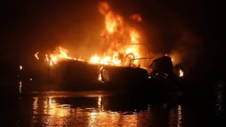 Bootje in Enkhuizen in brand