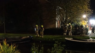 Bootje in Enkhuizen in brand1