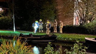 Bootje in Enkhuizen in brand4