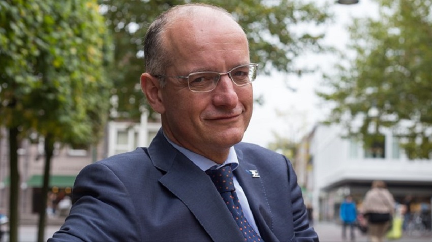 Oud-burgemeester Onno van Veldhuizen nog steeds in ziekenhuis
