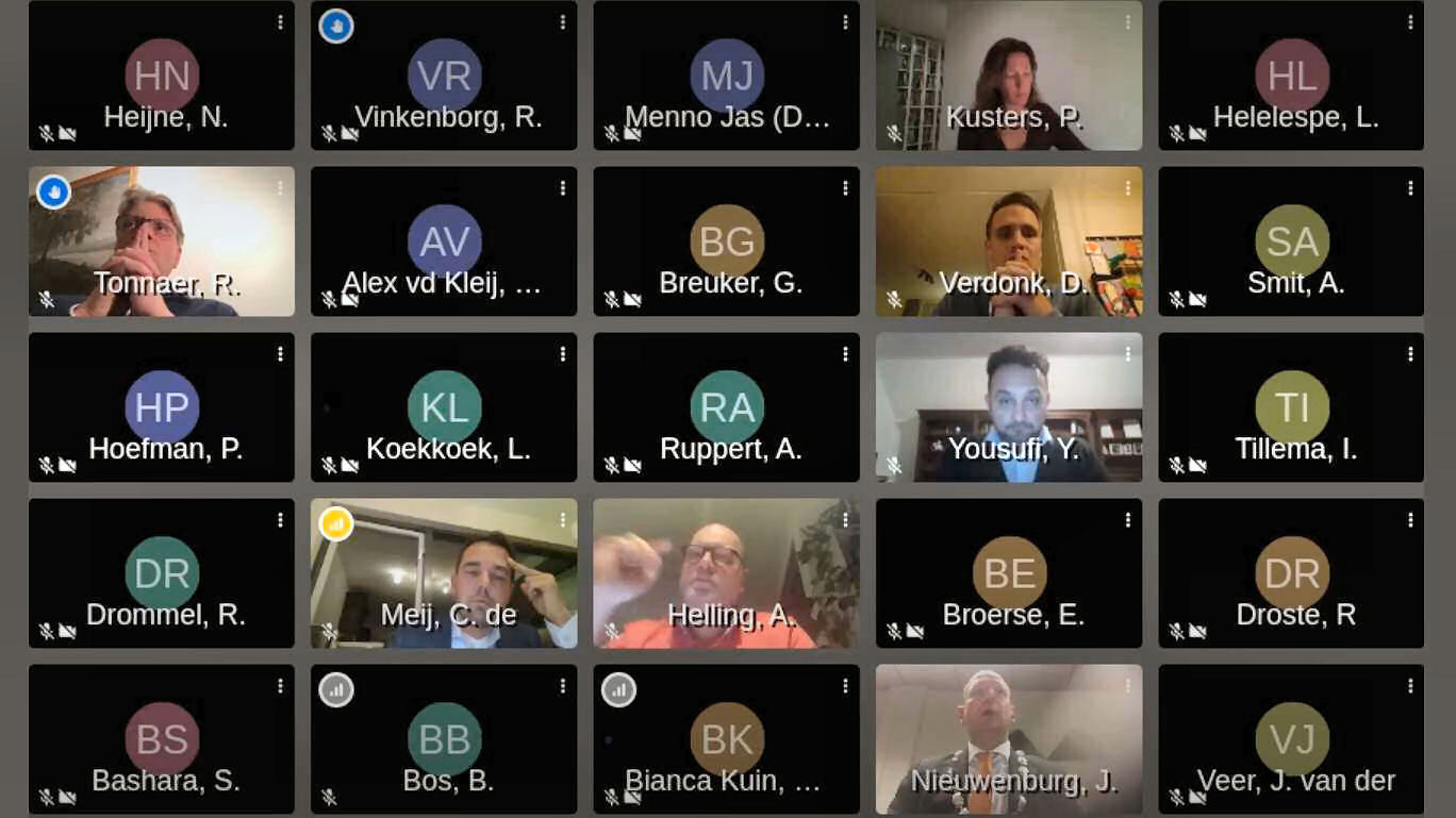 Inhuren van externe specialisten op de schop?