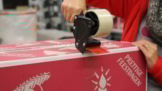 Inpakken kerstpakket