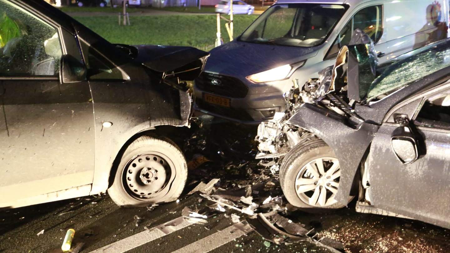 Groot ongeval met letsel op de N196 bij De Goorn