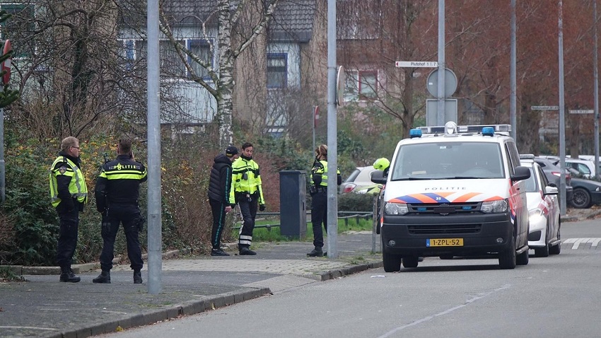 Steekpartij op de Plutohof in Hoorn