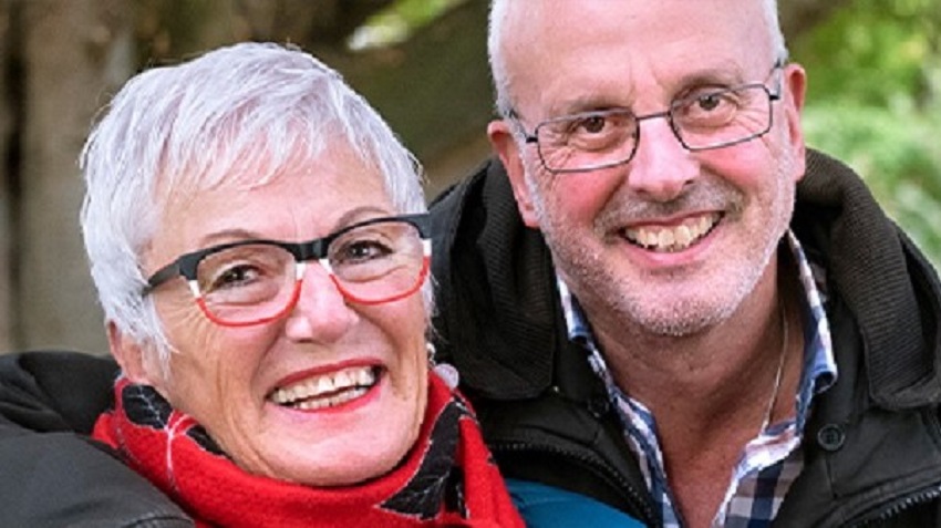 DEEN en Omring tekenen voor de actie ‘Schenk een kerstpakket’