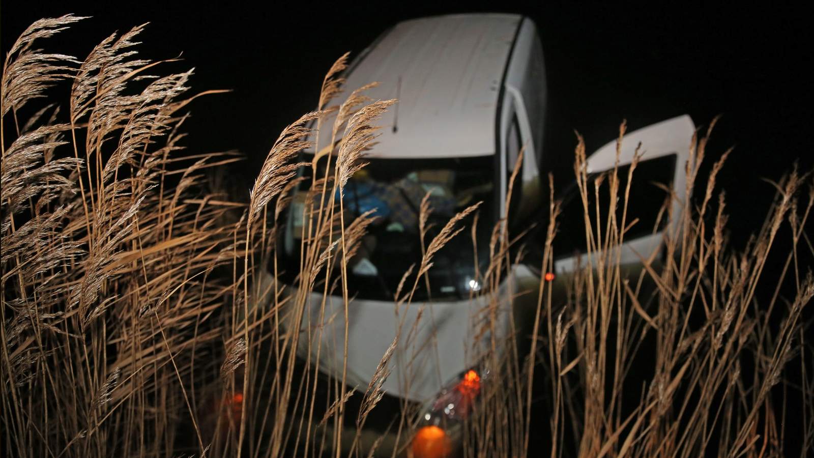 Man in bestelbusje raakt te water in Obdam
