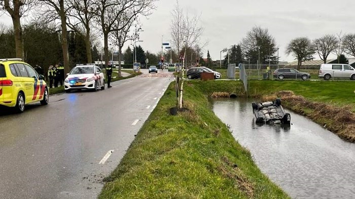 Auto te water in Oosterblokker