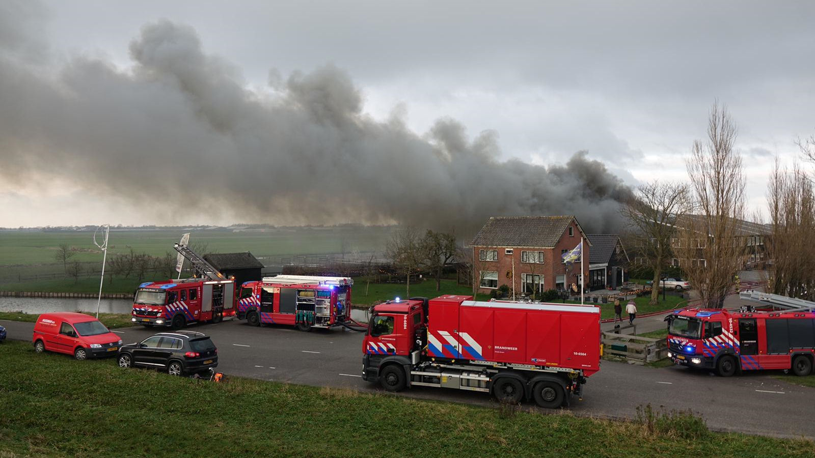 Brand bedrijfsgebouw in Venhuizen