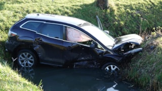 Auto te water in Venhuizen2