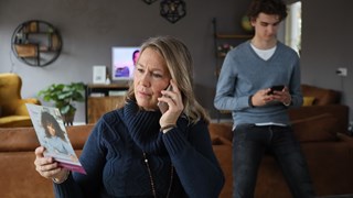 Sascha Daalder vertelt over haar geldzorgen in telefoongesprek met 1.Hoorn