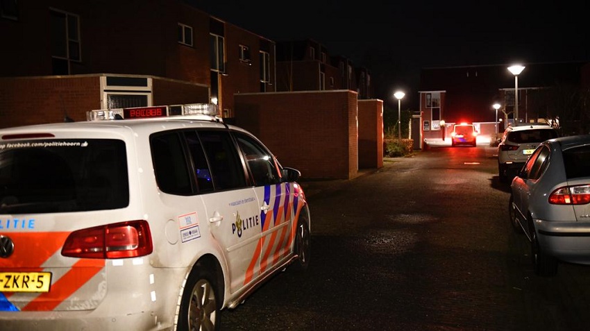 Ruzie tussen gewapende jongens in Zwaag, politie sluit wijk af