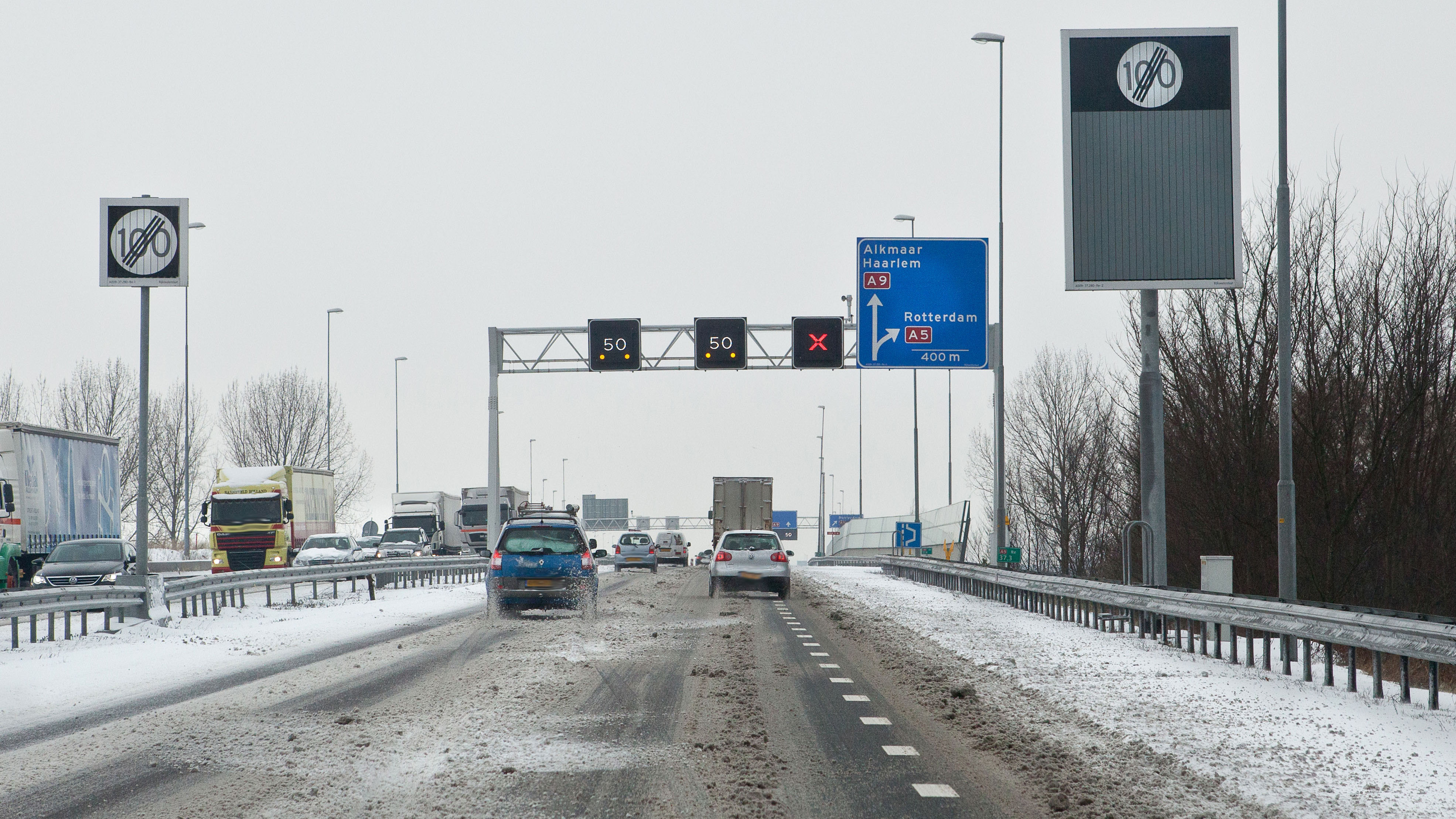 Sneeuw en ijzel op komst: 15 tips voor rijden met gladheid