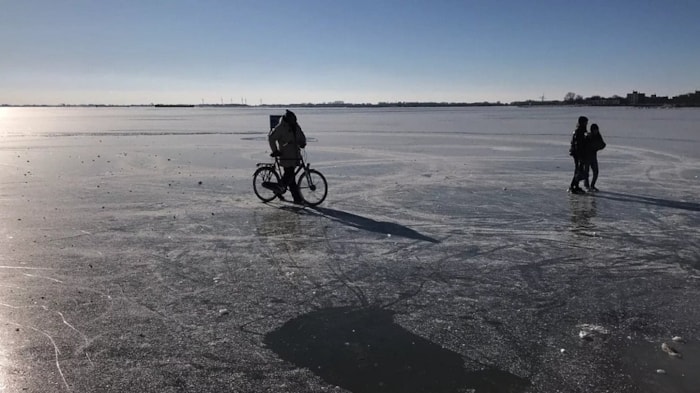 Schaatsen aan de Westerdijk ook met fiets