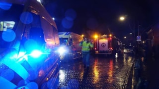 Persoon valt in het water in Enkhuizen1