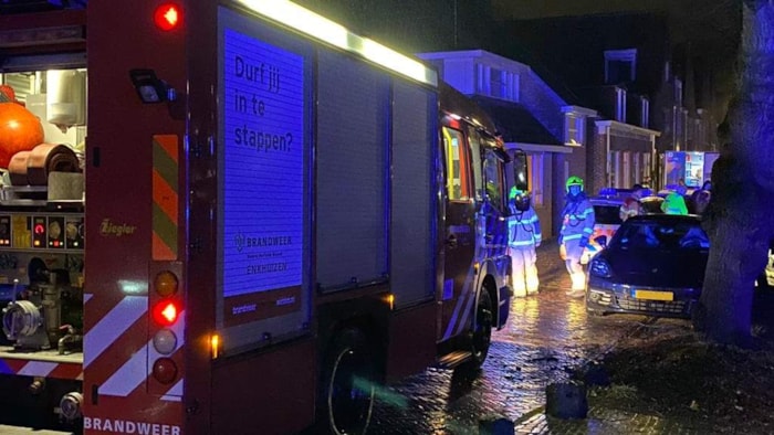Persoon valt in het water in Enkhuizen3