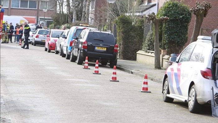 Man uit woning gehaald in Sijpekarspel4