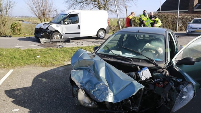 Gewonde bij fontale botsing in Spierdijk