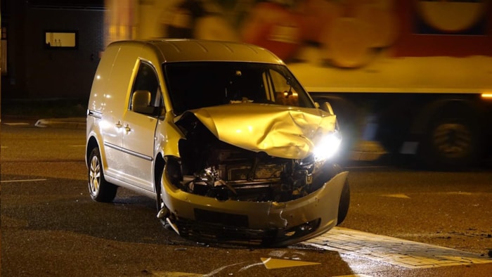 Auto&#39;s botsen in Zwaag4