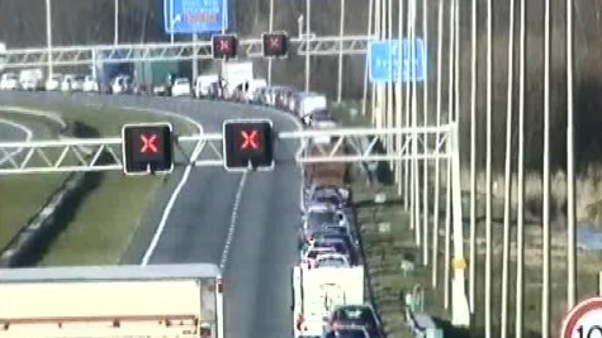 A7 nabij Hoorn afgesloten na ongeval