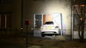 Auto huis binnengereden in Hoorn