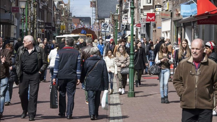 Hoornse winkelstraat in pre coronatijd