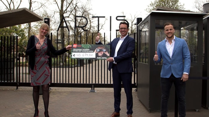 Overhandiging Cheque Artis Donatie