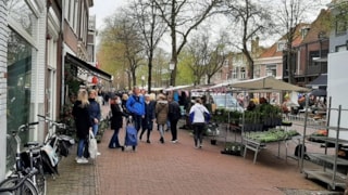 Markt in Hoorn zaterdag 1 mei F