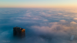 De Torern in de wolken