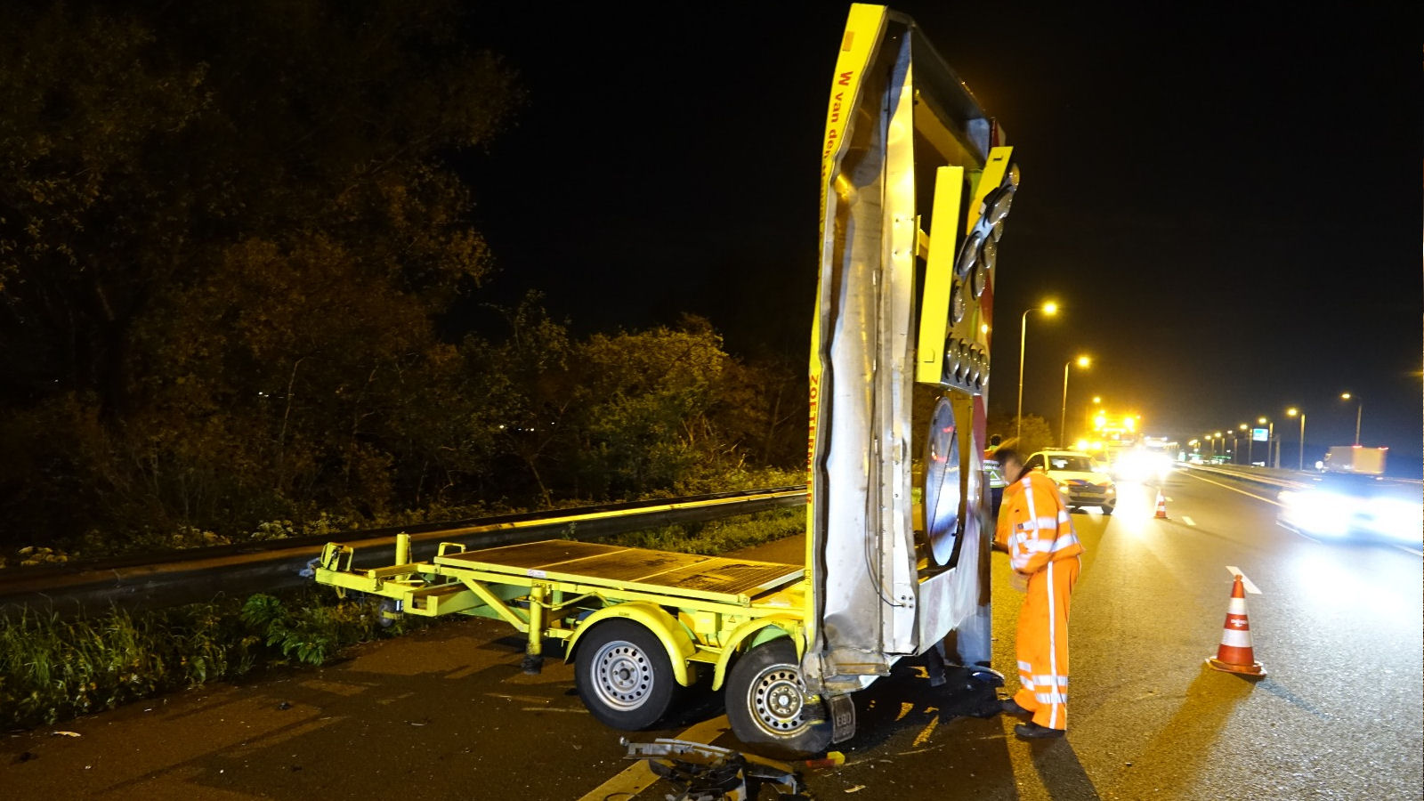 Pijlwagen op A7 geramd door vrachtwagen